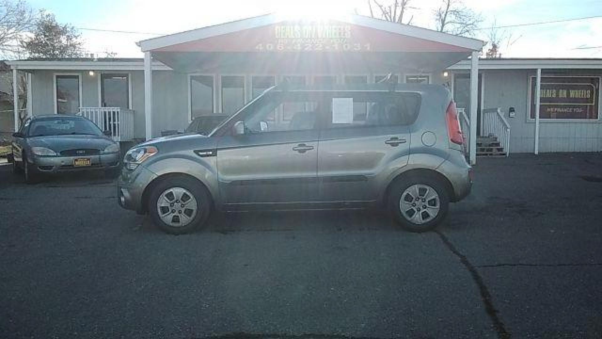 2013 Kia Soul Base (KNDJT2A59D7) with an 1.6L L4 DOHC 16V engine, 5-Speed Manual transmission, located at 1821 N Montana Ave., Helena, MT, 59601, (406) 422-1031, 0.000000, 0.000000 - Photo#6