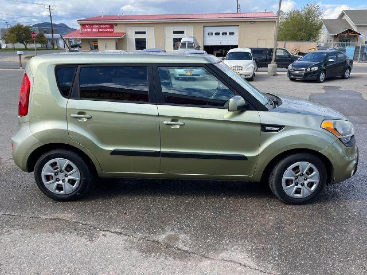 2013 Kia Soul Base (KNDJT2A57D7) with an 1.6L L4 DOHC 16V engine, Automatic transmission, located at 1821 N Montana Ave., Helena, MT, 59601, (406) 422-1031, 0.000000, 0.000000 - Photo#3