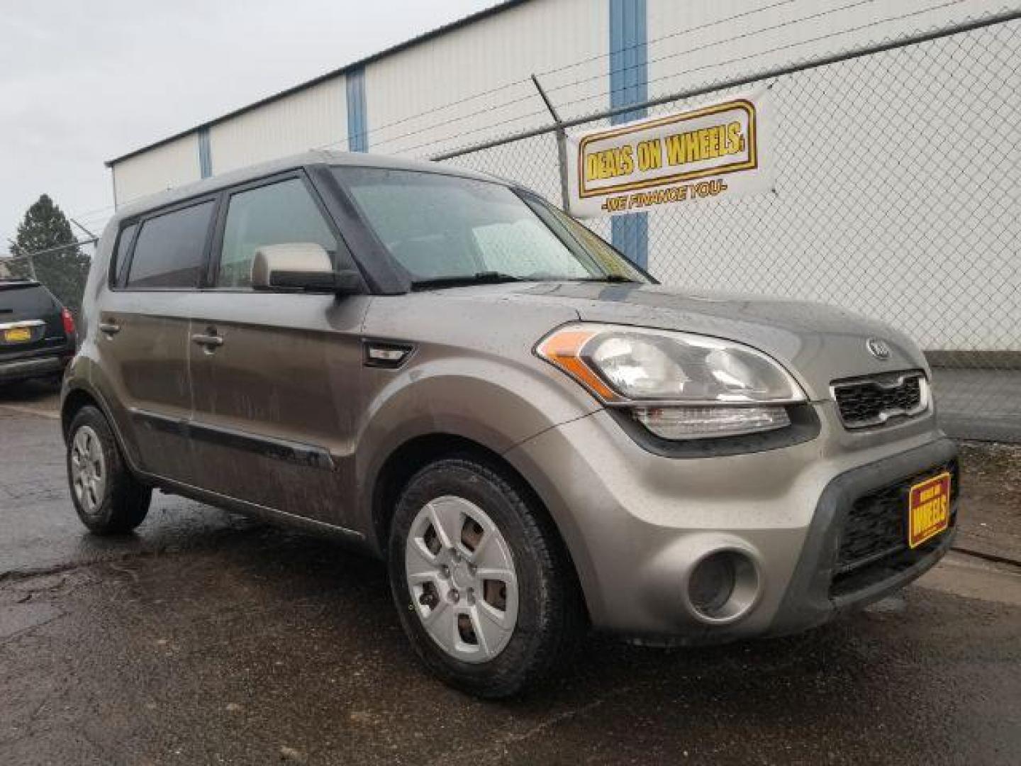 2013 Kia Soul Base (KNDJT2A57D7) with an 1.6L L4 DOHC 16V engine, 5-Speed Manual transmission, located at 601 E. Idaho St., Kalispell, MT, 59901, 0.000000, 0.000000 - Photo#8