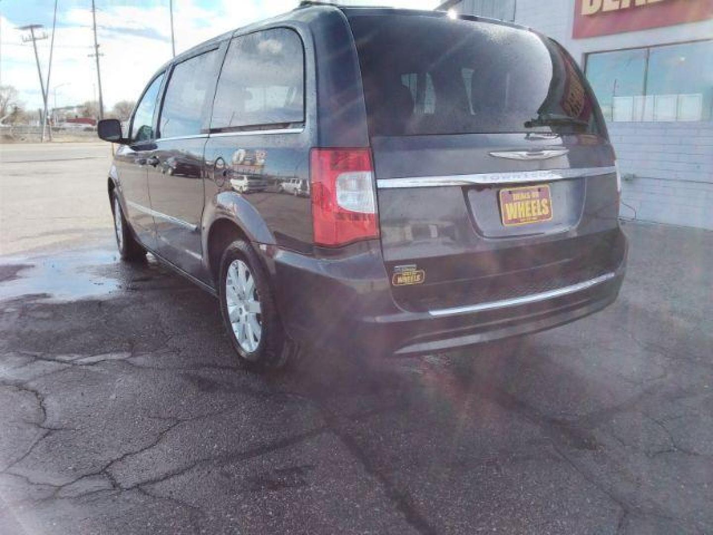 2014 Chrysler Town and Country Touring (2C4RC1BG1ER) with an 3.6L V6 DOHC 24V engine, 6-Speed Automatic transmission, located at 4047 Montana Ave., Billings, MT, 59101, 45.770847, -108.529800 - Photo#6