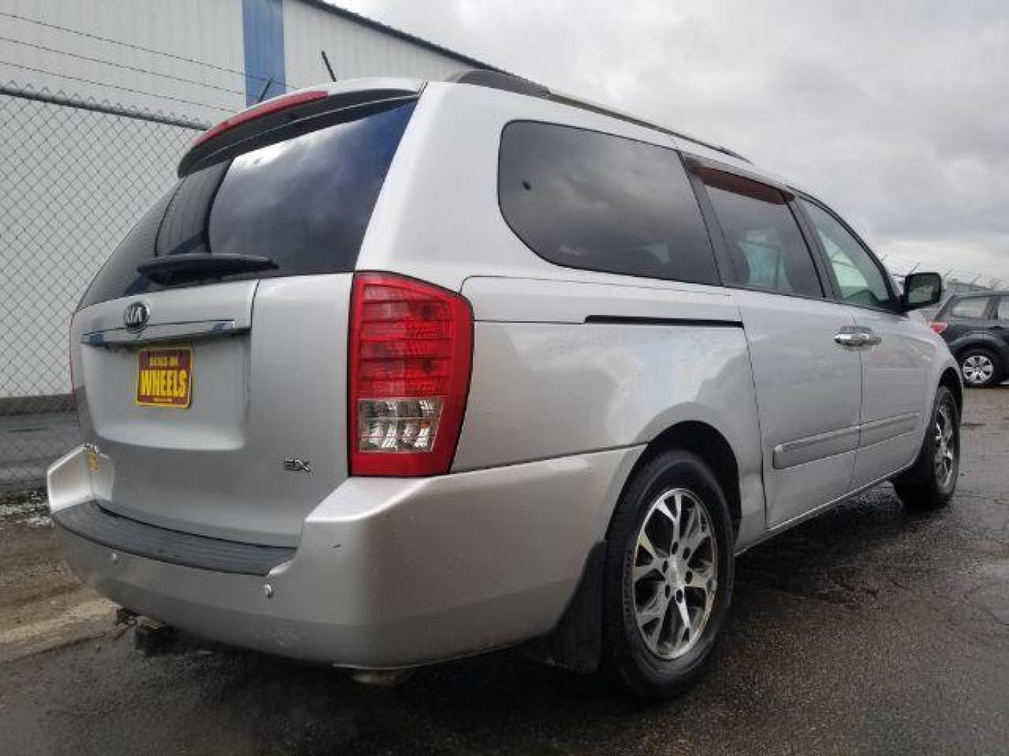 2014 Kia Sedona EX LWB (KNDMH4C76E6) with an 3.8L V6 DOHC 24V engine, 5-Speed Automatic transmission, located at 4801 10th Ave S,, Great Falls, MT, 59405, 0.000000, 0.000000 - Photo#4