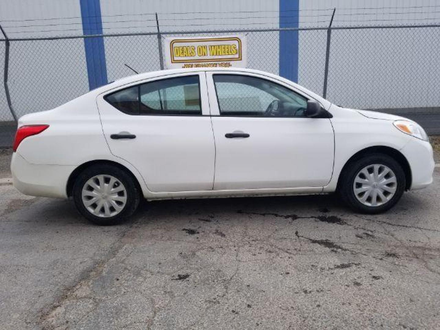 2014 Nissan Versa 1.6 S 4A (3N1CN7AP9EL) with an 1.6L L4 DOHC 16V engine, 4-Speed Automatic transmission, located at 1800 West Broadway, Missoula, 59808, (406) 543-1986, 46.881348, -114.023628 - Photo#5