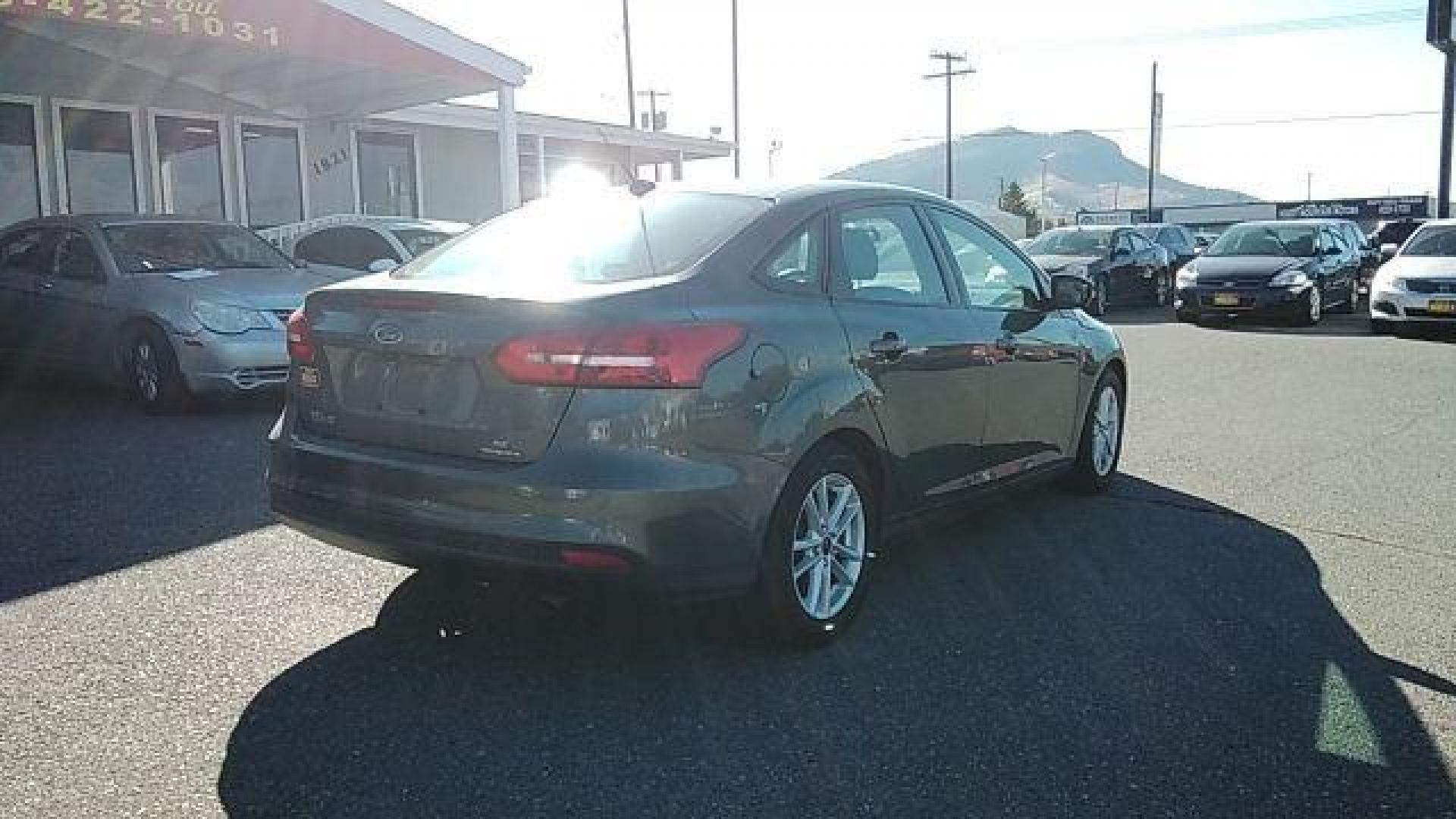 2015 Ford Focus SE Sedan (1FADP3F29FL) with an 2.0L L4 DOHC 16V engine, located at 1821 N Montana Ave., Helena, MT, 59601, (406) 422-1031, 0.000000, 0.000000 - Photo#4