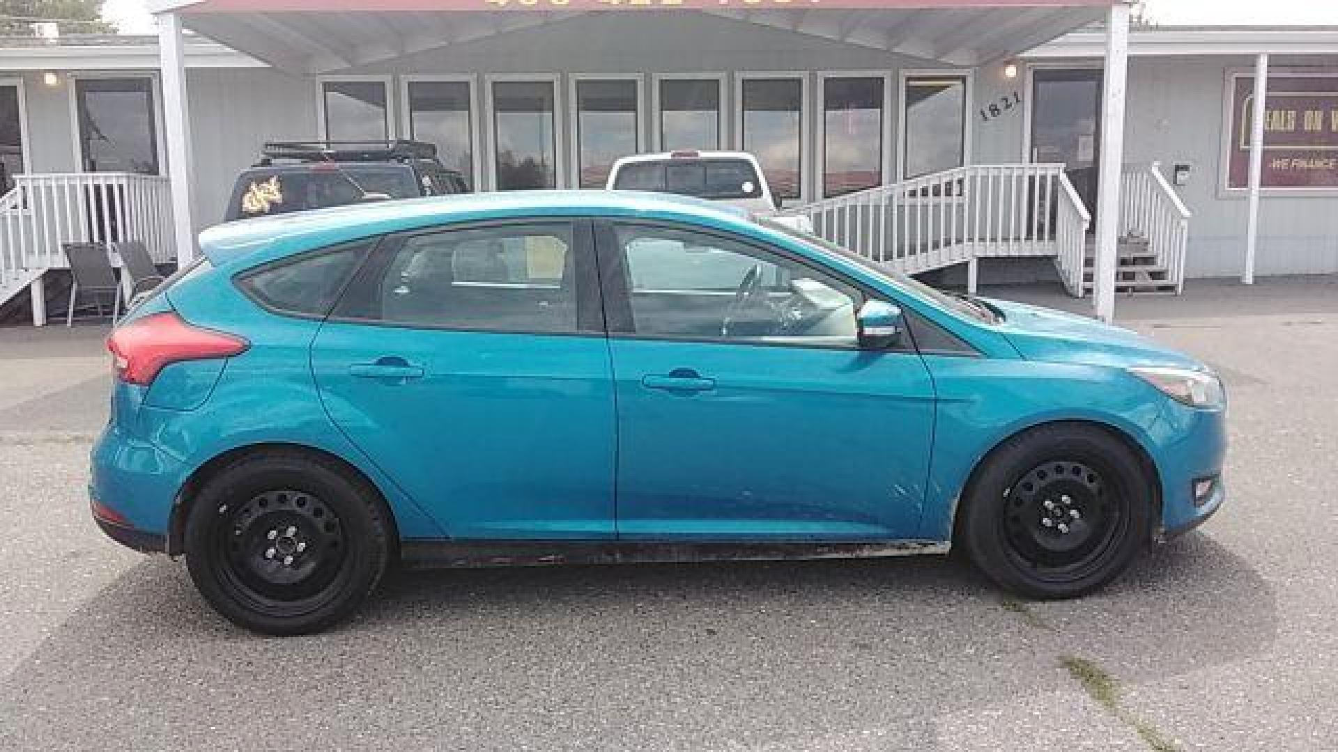 2015 Ford Focus SE Hatch (1FADP3K29FL) with an 2.0L L4 DOHC 16V engine, 5-Speed Manual transmission, located at 1821 N Montana Ave., Helena, MT, 59601, (406) 422-1031, 0.000000, 0.000000 - Photo#3