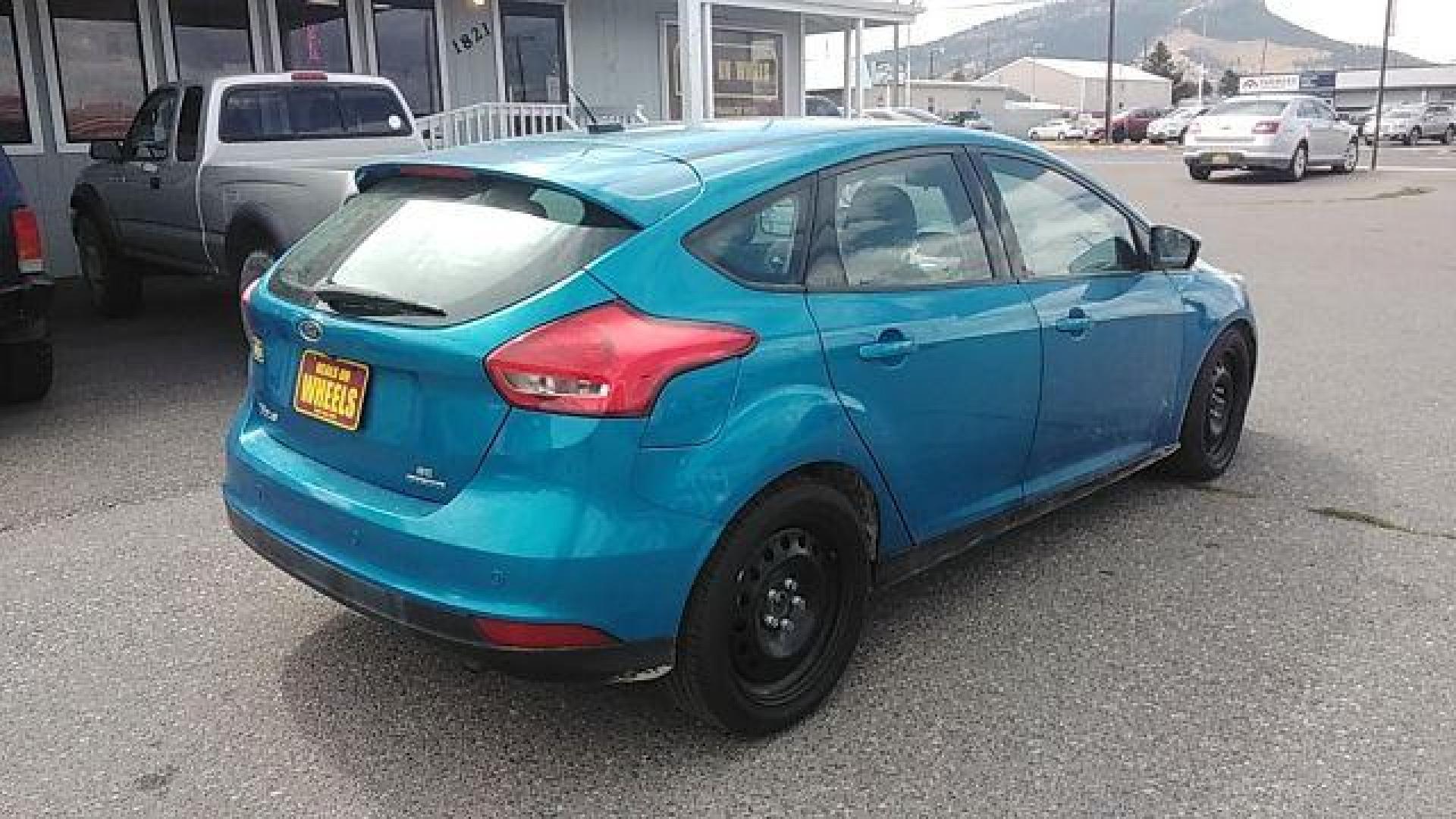 2015 Ford Focus SE Hatch (1FADP3K29FL) with an 2.0L L4 DOHC 16V engine, 5-Speed Manual transmission, located at 1821 N Montana Ave., Helena, MT, 59601, (406) 422-1031, 0.000000, 0.000000 - Photo#4