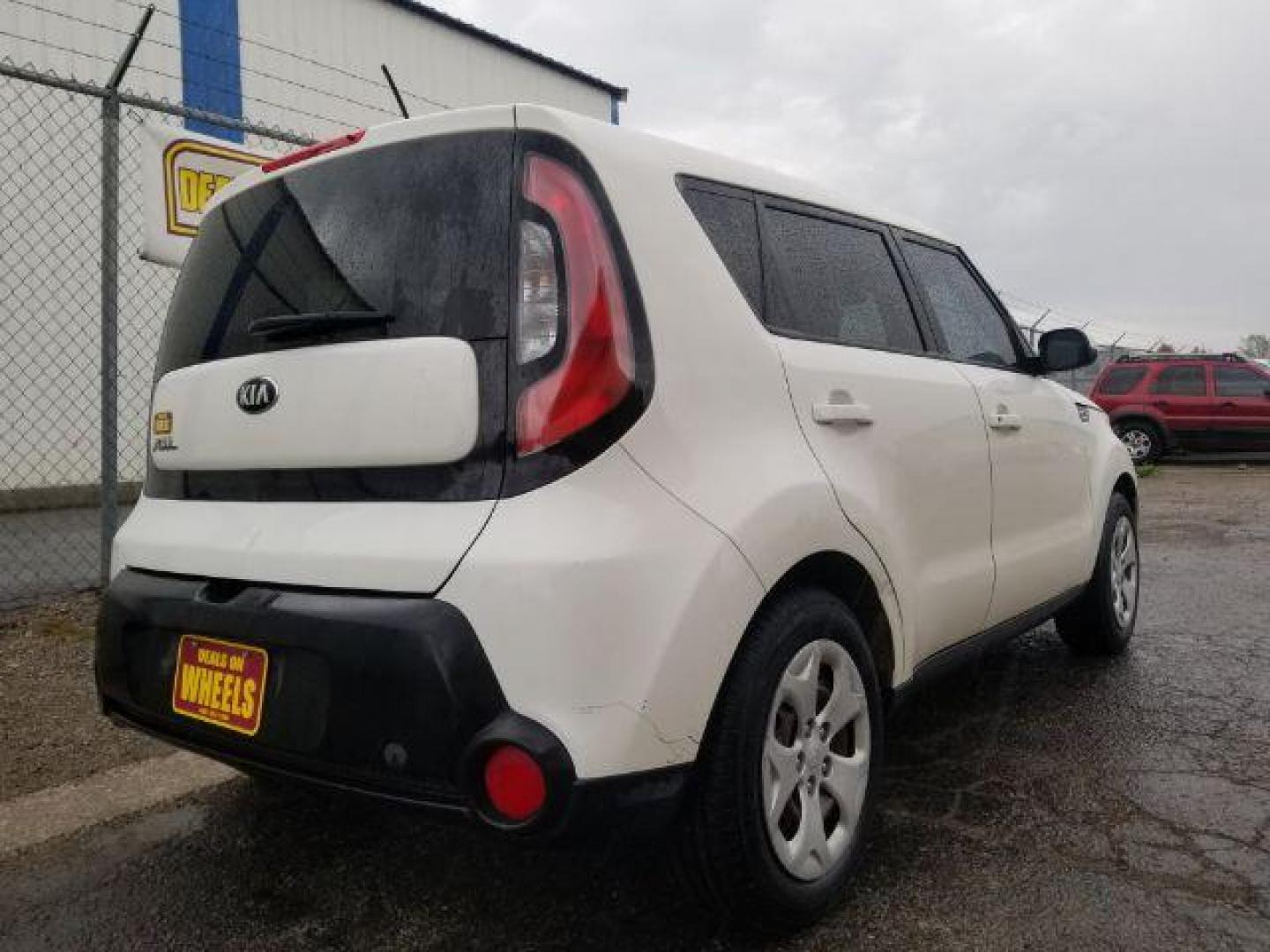 2015 Kia Soul Base (KNDJN2A20F7) with an 1.6L L4 DOHC 16V engine, located at 1800 West Broadway, Missoula, 59808, (406) 543-1986, 46.881348, -114.023628 - Photo#4