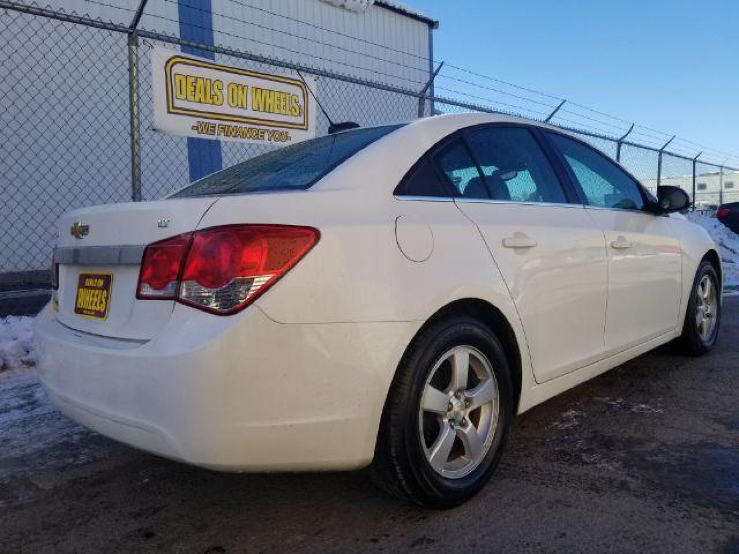 2016 Chevrolet Cruze Limited 1LT Auto (1G1PE5SB0G7) with an 1.4L L4 DOHC 16V TURBO engine, 6-Speed Automatic transmission, located at 1821 N Montana Ave., Helena, MT, 59601, (406) 422-1031, 0.000000, 0.000000 - Photo#4