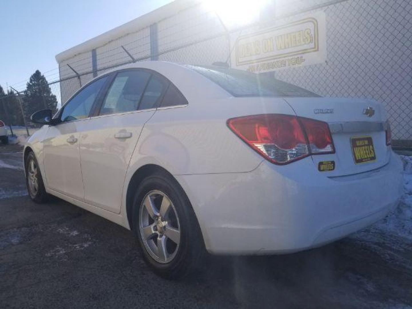 2016 Chevrolet Cruze Limited 1LT Auto (1G1PE5SB0G7) with an 1.4L L4 DOHC 16V TURBO engine, 6-Speed Automatic transmission, located at 1821 N Montana Ave., Helena, MT, 59601, (406) 422-1031, 0.000000, 0.000000 - Photo#5