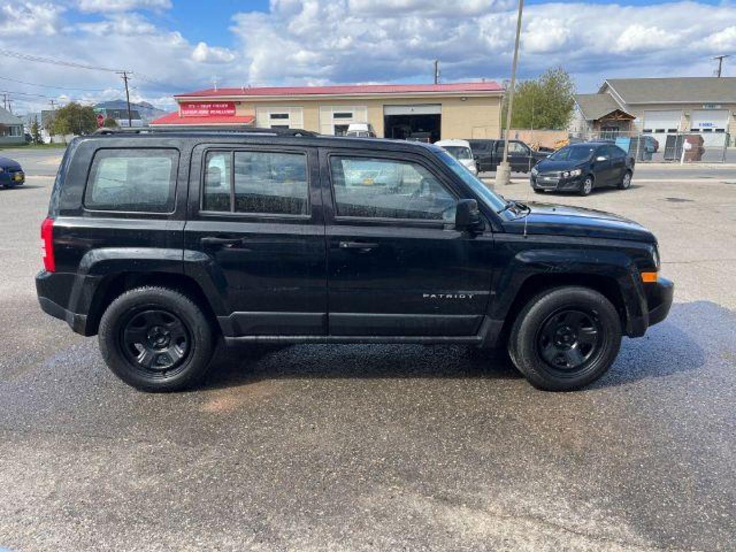 2016 Jeep Patriot Sport 2WD (1C4NJPAB7GD) with an 2.4L L4 DOHC 16V engine, located at 1821 N Montana Ave., Helena, MT, 59601, (406) 422-1031, 0.000000, 0.000000 - Photo#3